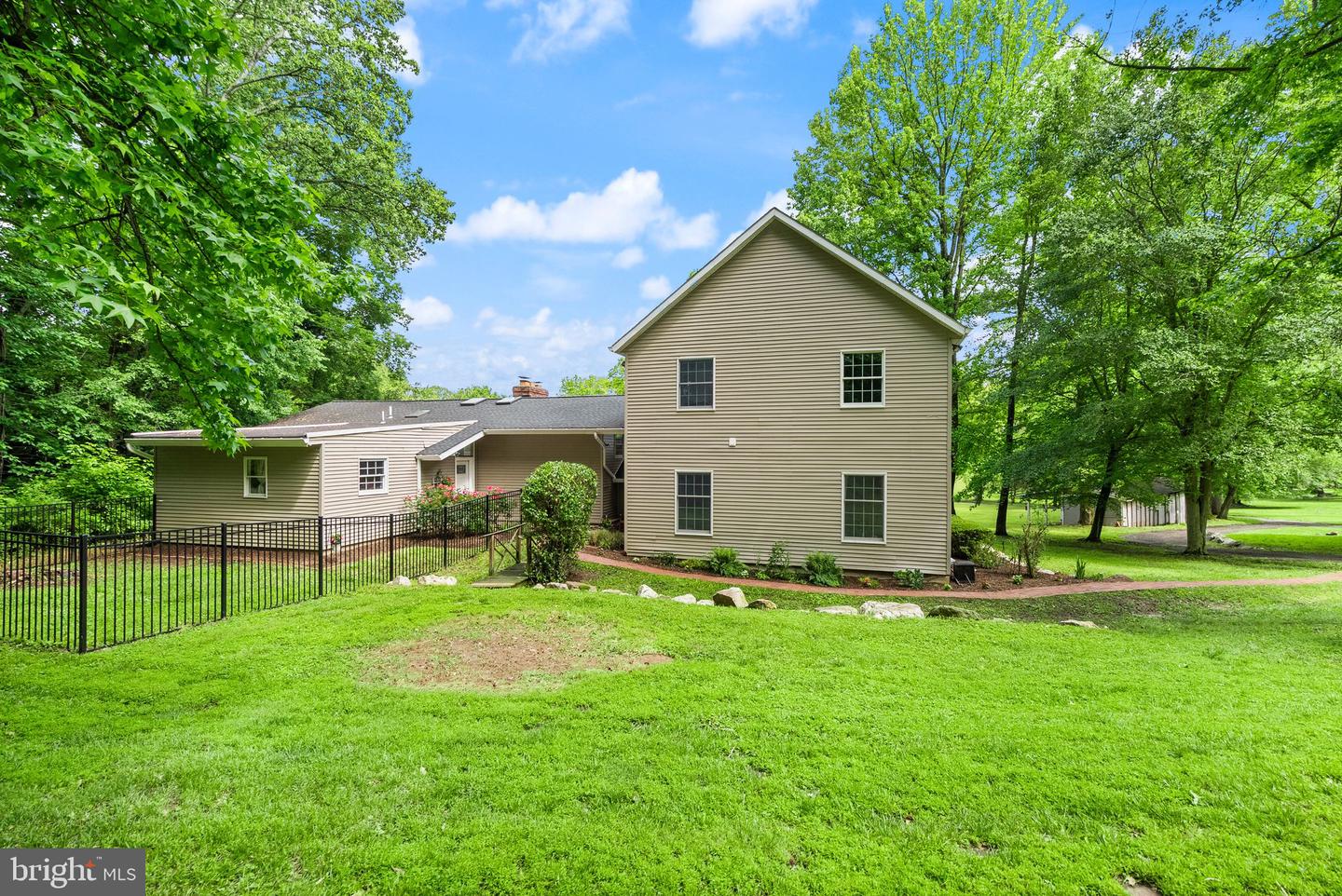 6612 BRIARCROFT ST, CLIFTON, Virginia 20124, 6 Bedrooms Bedrooms, ,5 BathroomsBathrooms,Residential,For sale,6612 BRIARCROFT ST,VAFX2244724 MLS # VAFX2244724