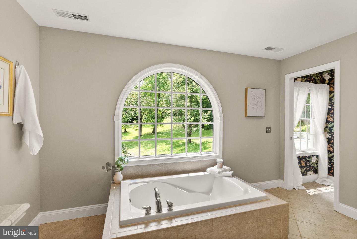 6612 BRIARCROFT ST, CLIFTON, Virginia 20124, 6 Bedrooms Bedrooms, ,5 BathroomsBathrooms,Residential,For sale,6612 BRIARCROFT ST,VAFX2244724 MLS # VAFX2244724