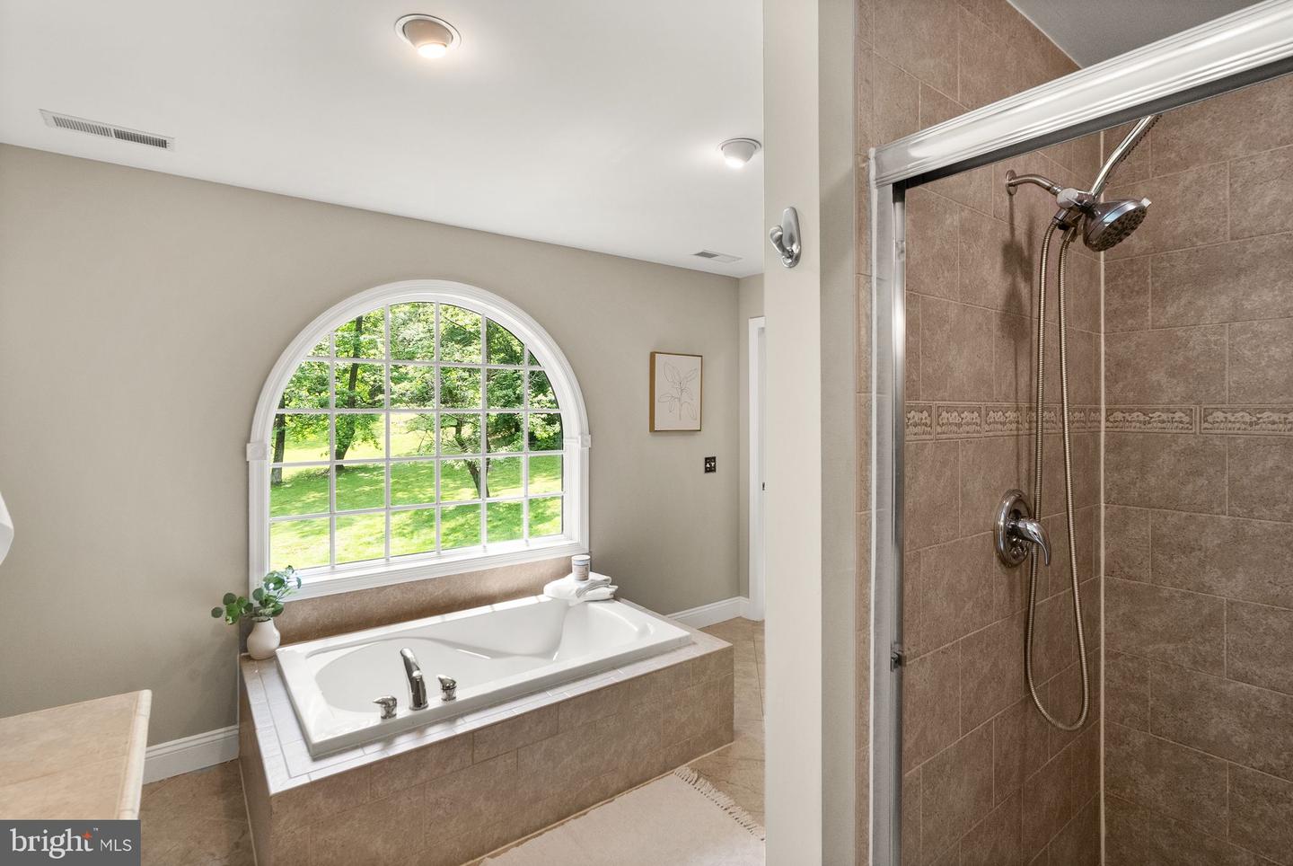 6612 BRIARCROFT ST, CLIFTON, Virginia 20124, 6 Bedrooms Bedrooms, ,5 BathroomsBathrooms,Residential,For sale,6612 BRIARCROFT ST,VAFX2244724 MLS # VAFX2244724