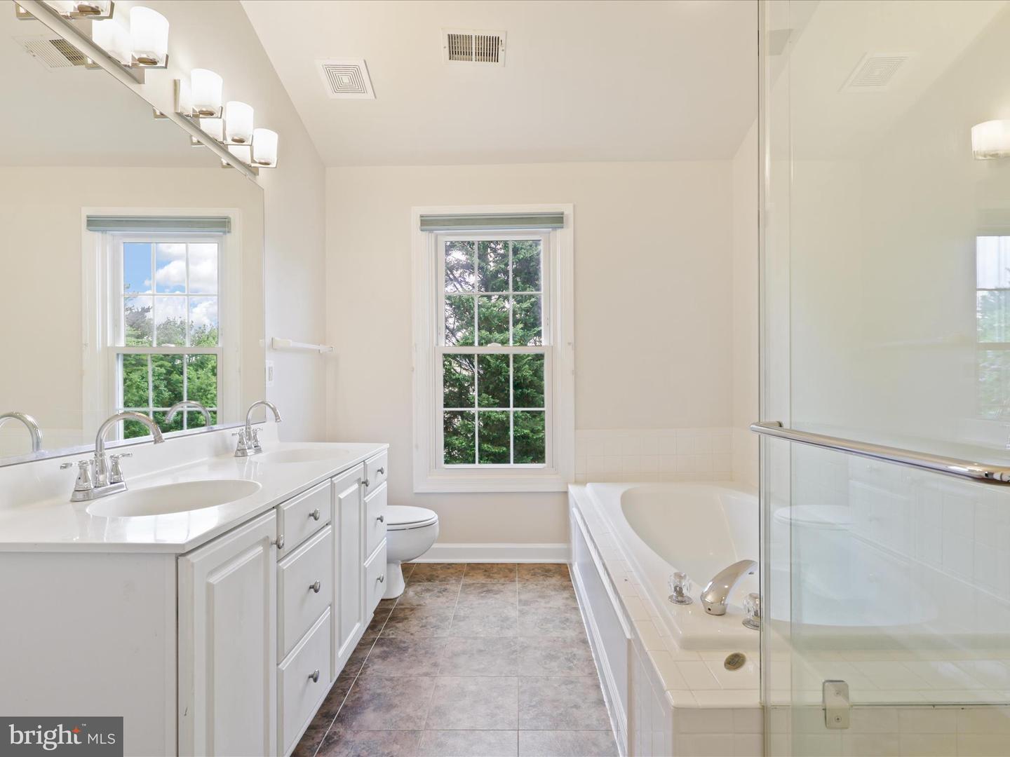 12784 DOGWOOD HILLS LN, FAIRFAX, Virginia 22033, 3 Bedrooms Bedrooms, ,2 BathroomsBathrooms,Residential,For sale,12784 DOGWOOD HILLS LN,VAFX2244894 MLS # VAFX2244894