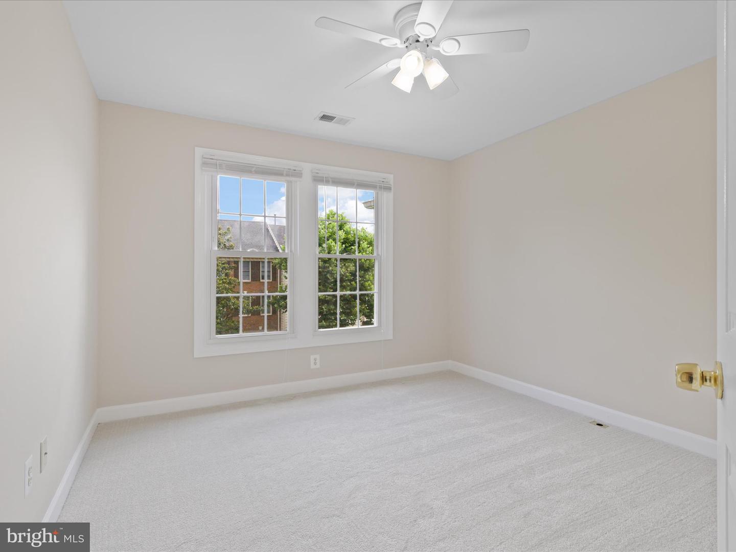 12784 DOGWOOD HILLS LN, FAIRFAX, Virginia 22033, 3 Bedrooms Bedrooms, ,2 BathroomsBathrooms,Residential,For sale,12784 DOGWOOD HILLS LN,VAFX2244894 MLS # VAFX2244894