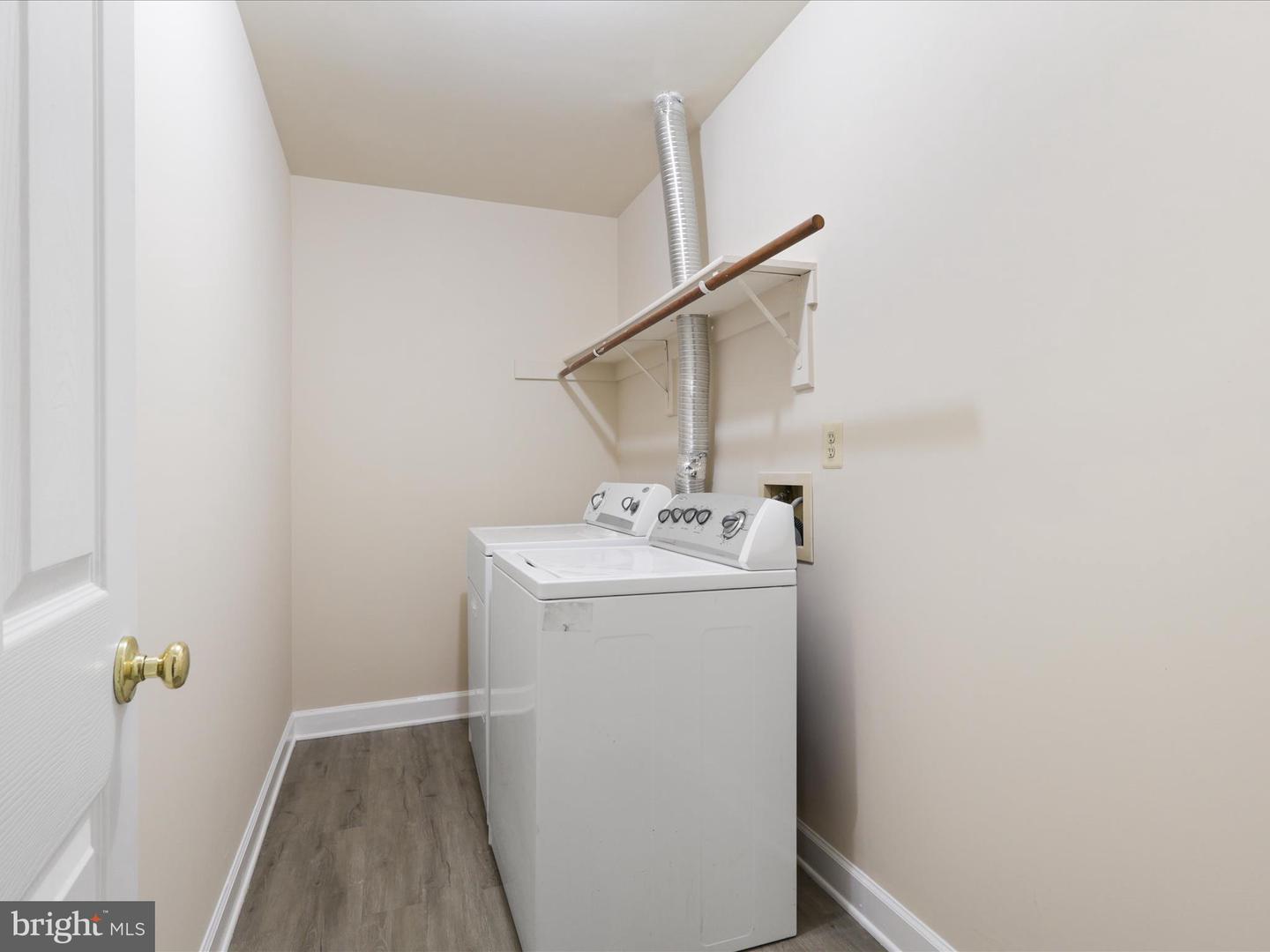 12784 DOGWOOD HILLS LN, FAIRFAX, Virginia 22033, 3 Bedrooms Bedrooms, ,2 BathroomsBathrooms,Residential,For sale,12784 DOGWOOD HILLS LN,VAFX2244894 MLS # VAFX2244894