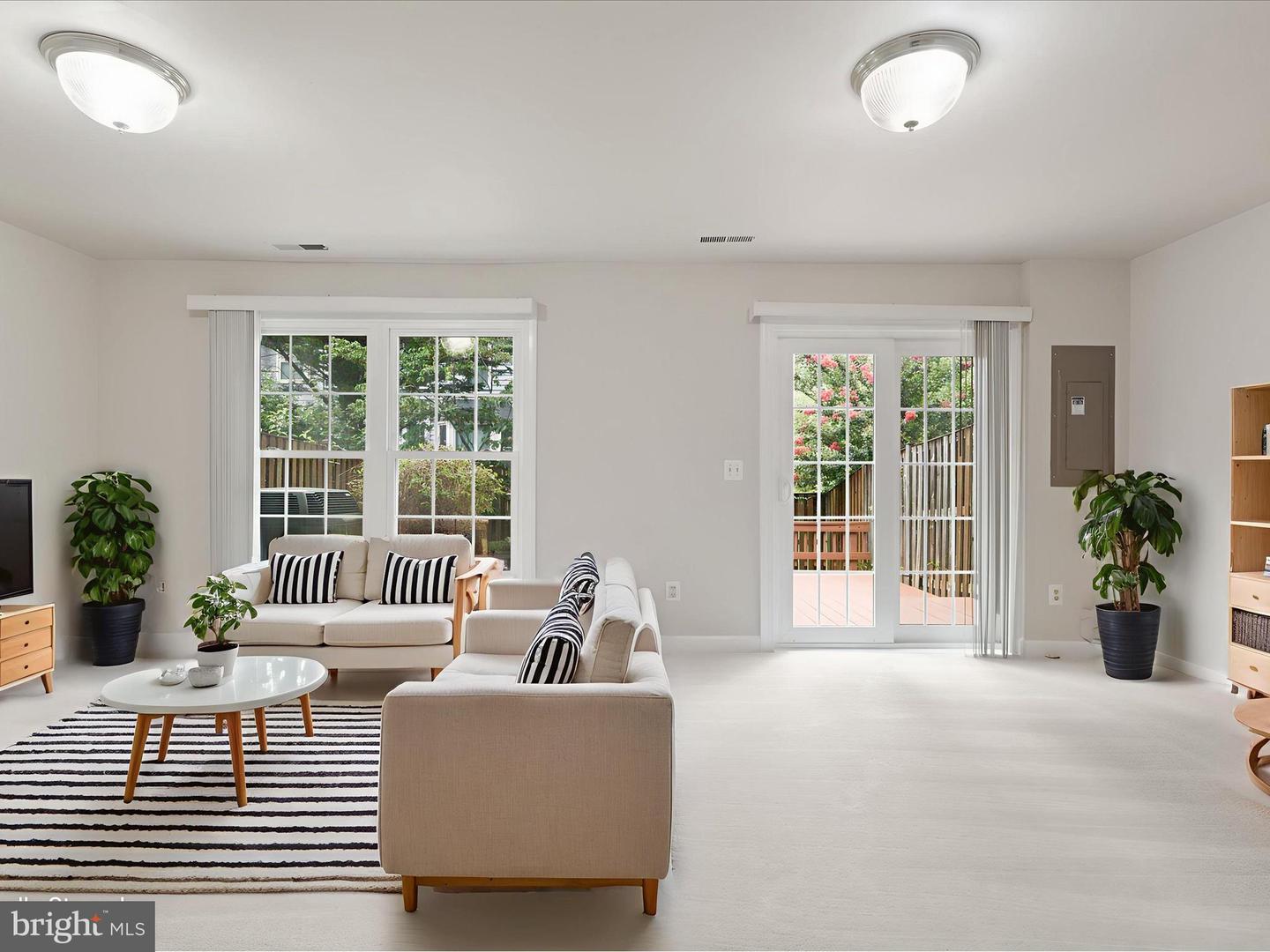 12784 DOGWOOD HILLS LN, FAIRFAX, Virginia 22033, 3 Bedrooms Bedrooms, ,2 BathroomsBathrooms,Residential,For sale,12784 DOGWOOD HILLS LN,VAFX2244894 MLS # VAFX2244894