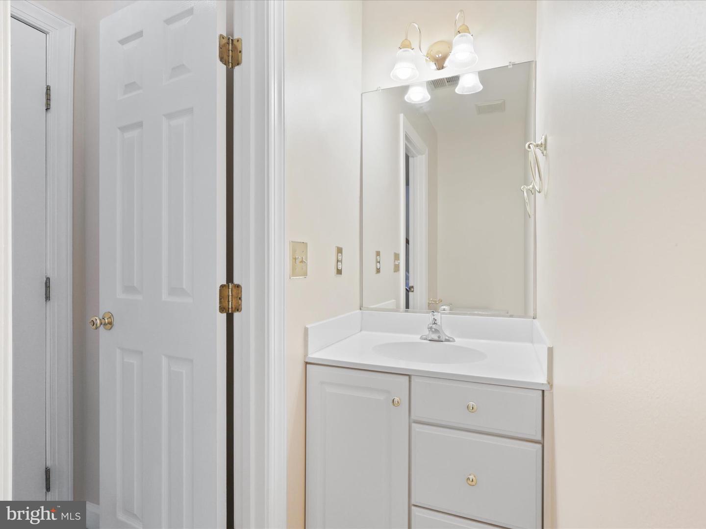12784 DOGWOOD HILLS LN, FAIRFAX, Virginia 22033, 3 Bedrooms Bedrooms, ,2 BathroomsBathrooms,Residential,For sale,12784 DOGWOOD HILLS LN,VAFX2244894 MLS # VAFX2244894