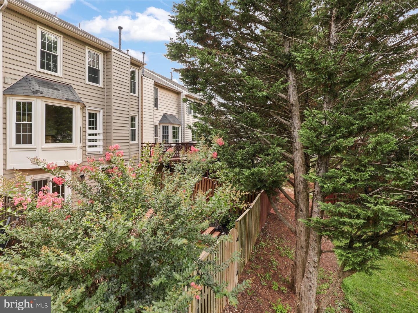 12784 DOGWOOD HILLS LN, FAIRFAX, Virginia 22033, 3 Bedrooms Bedrooms, ,2 BathroomsBathrooms,Residential,For sale,12784 DOGWOOD HILLS LN,VAFX2244894 MLS # VAFX2244894