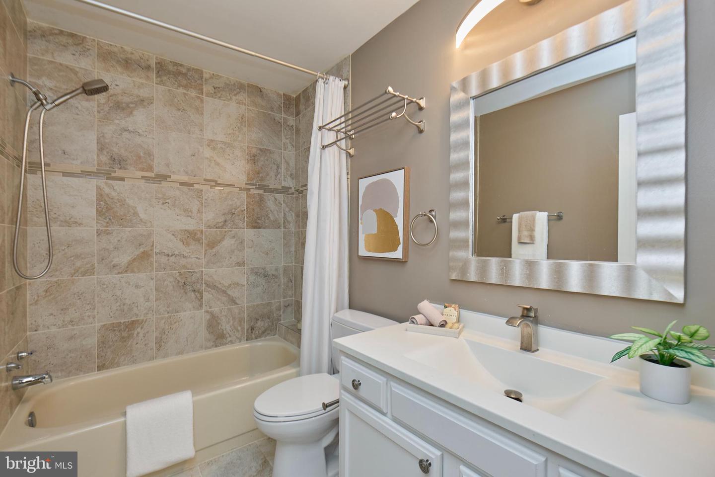 2055 KEDGE DR, VIENNA, Virginia 22181, 5 Bedrooms Bedrooms, ,4 BathroomsBathrooms,Residential,For sale,2055 KEDGE DR,VAFX2245696 MLS # VAFX2245696