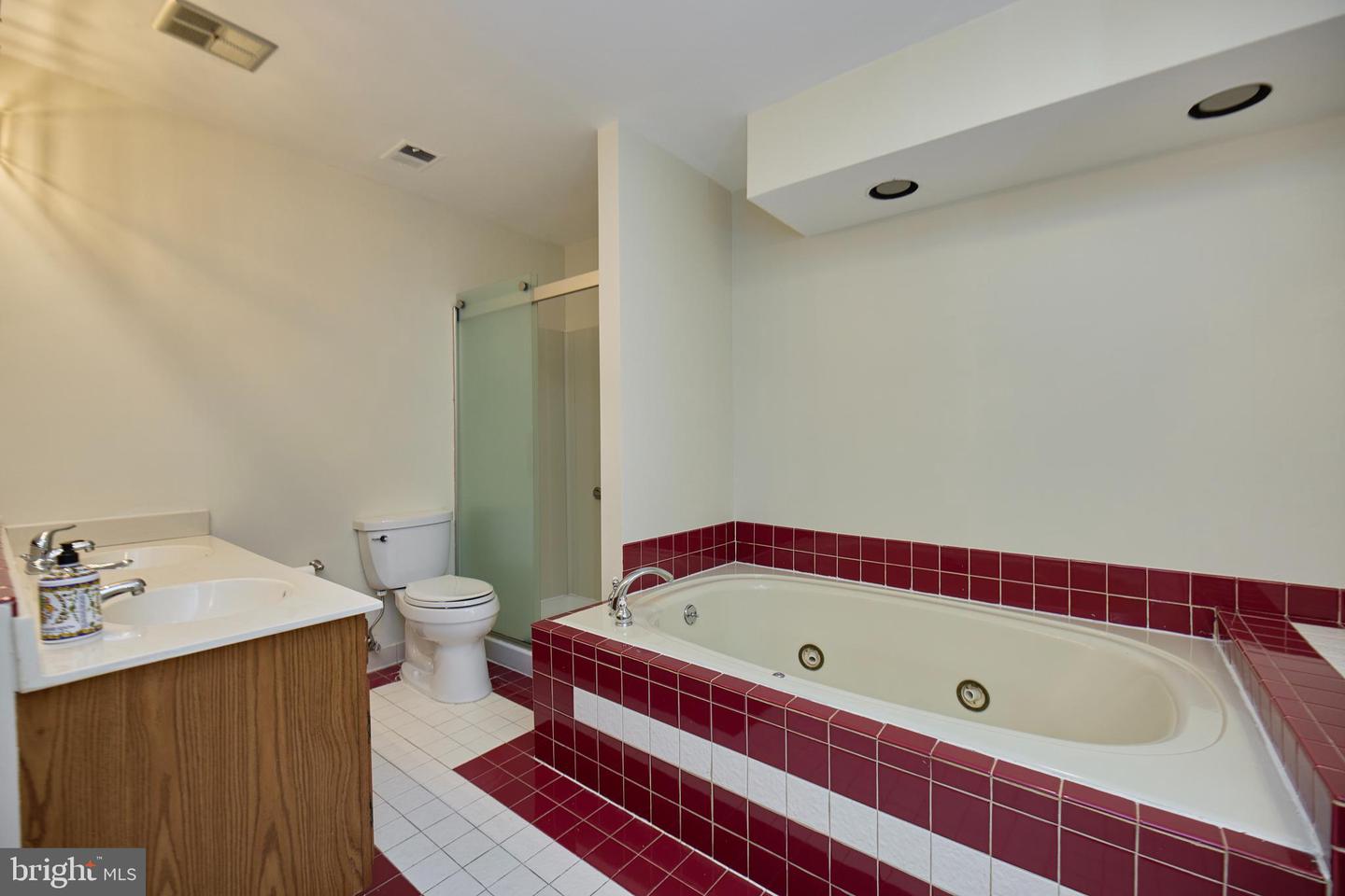 2055 KEDGE DR, VIENNA, Virginia 22181, 5 Bedrooms Bedrooms, ,4 BathroomsBathrooms,Residential,For sale,2055 KEDGE DR,VAFX2245696 MLS # VAFX2245696