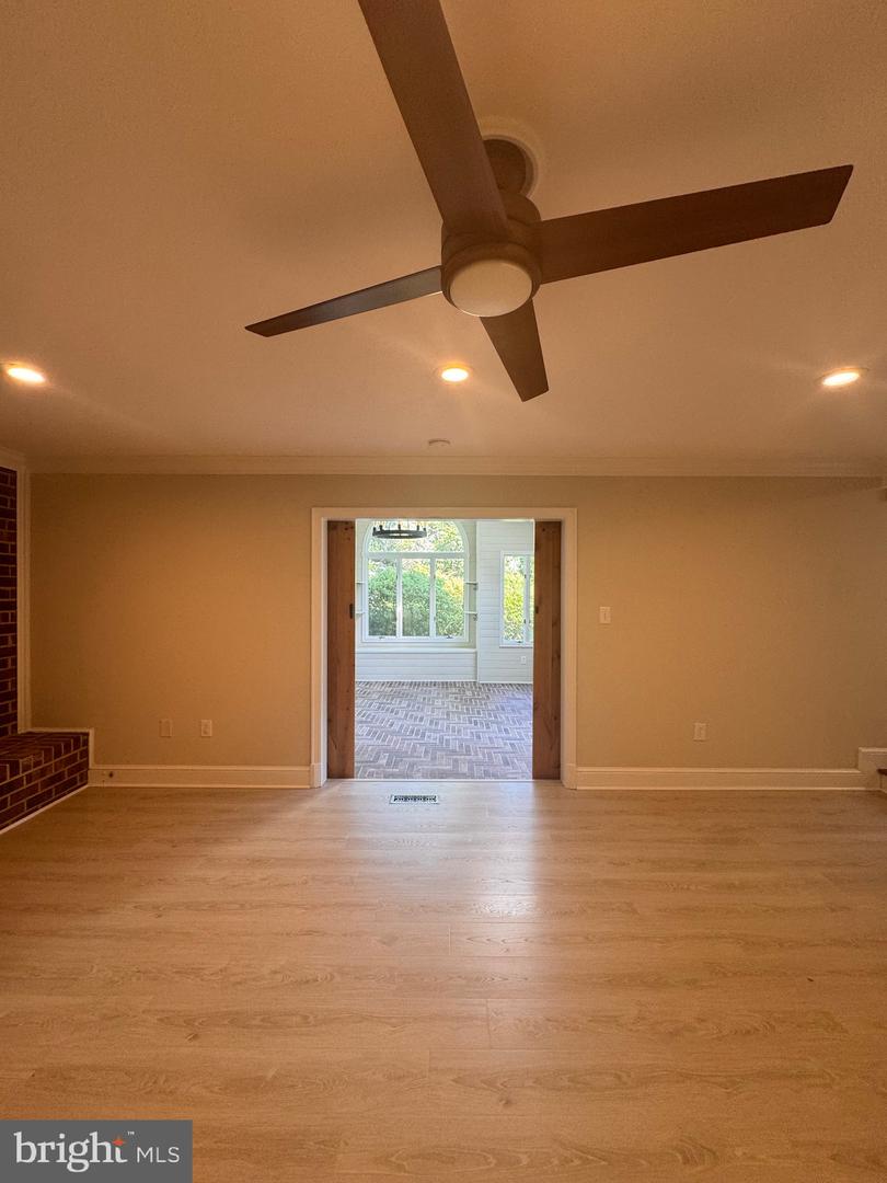 2055 KEDGE DR, VIENNA, Virginia 22181, 5 Bedrooms Bedrooms, ,4 BathroomsBathrooms,Residential,For sale,2055 KEDGE DR,VAFX2245696 MLS # VAFX2245696