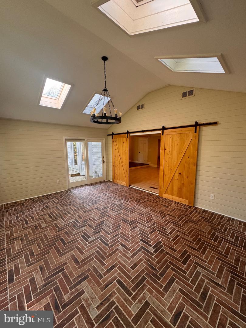 2055 KEDGE DR, VIENNA, Virginia 22181, 5 Bedrooms Bedrooms, ,4 BathroomsBathrooms,Residential,For sale,2055 KEDGE DR,VAFX2245696 MLS # VAFX2245696