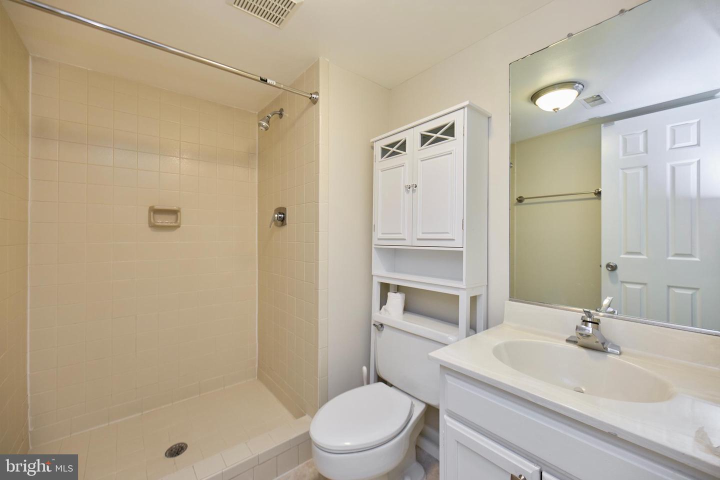 2055 KEDGE DR, VIENNA, Virginia 22181, 5 Bedrooms Bedrooms, ,4 BathroomsBathrooms,Residential,For sale,2055 KEDGE DR,VAFX2245696 MLS # VAFX2245696