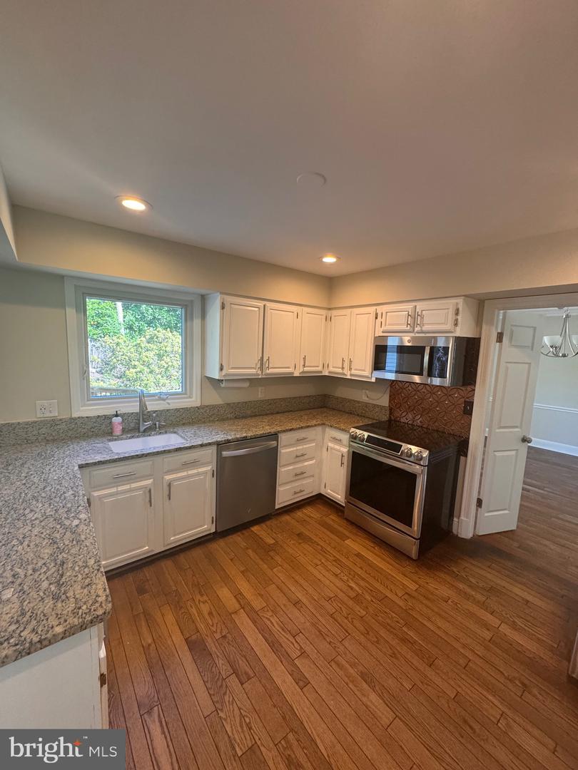 2055 KEDGE DR, VIENNA, Virginia 22181, 5 Bedrooms Bedrooms, ,4 BathroomsBathrooms,Residential,For sale,2055 KEDGE DR,VAFX2245696 MLS # VAFX2245696