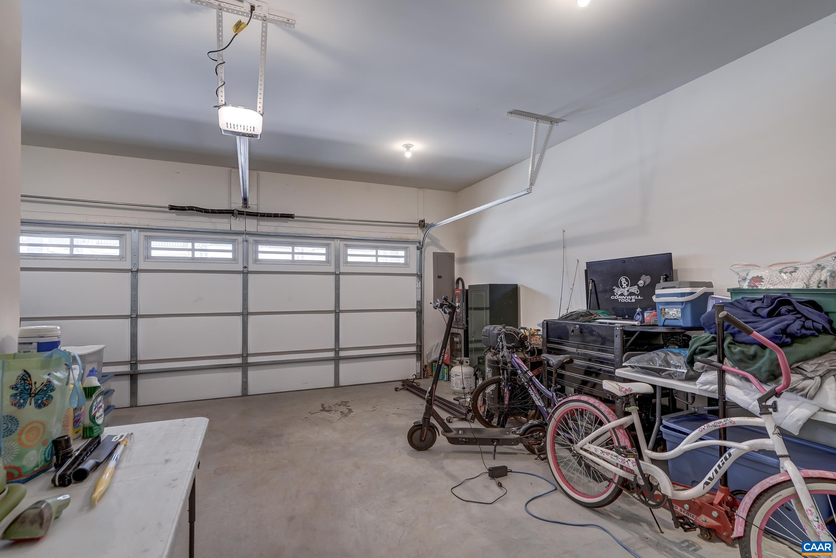 1.5 car garage too!