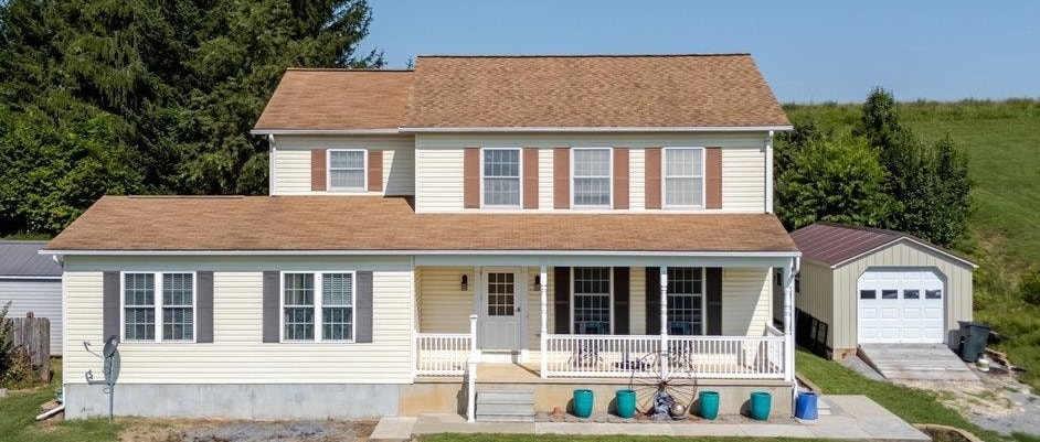 107 ORCHARD RD, STAUNTON, Virginia 24401, 5 Bedrooms Bedrooms, ,3 BathroomsBathrooms,Residential,107 ORCHARD RD,666935 MLS # 666935