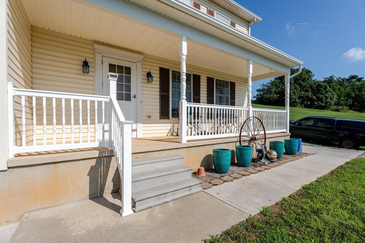 107 ORCHARD RD, STAUNTON, Virginia 24401, 5 Bedrooms Bedrooms, ,3 BathroomsBathrooms,Residential,107 ORCHARD RD,666935 MLS # 666935