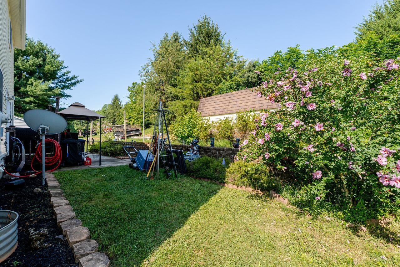 107 ORCHARD RD, STAUNTON, Virginia 24401, 5 Bedrooms Bedrooms, ,3 BathroomsBathrooms,Residential,107 ORCHARD RD,666935 MLS # 666935