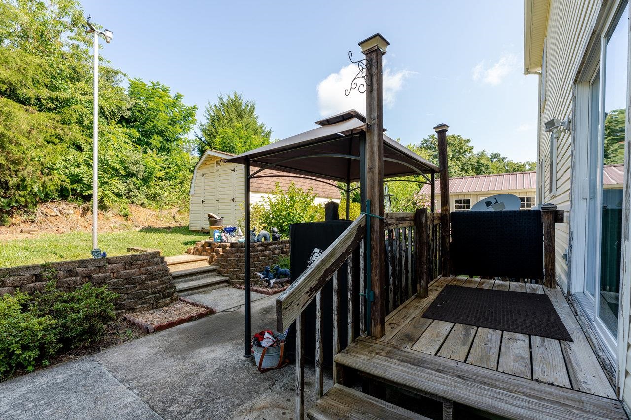 107 ORCHARD RD, STAUNTON, Virginia 24401, 5 Bedrooms Bedrooms, ,3 BathroomsBathrooms,Residential,107 ORCHARD RD,666935 MLS # 666935
