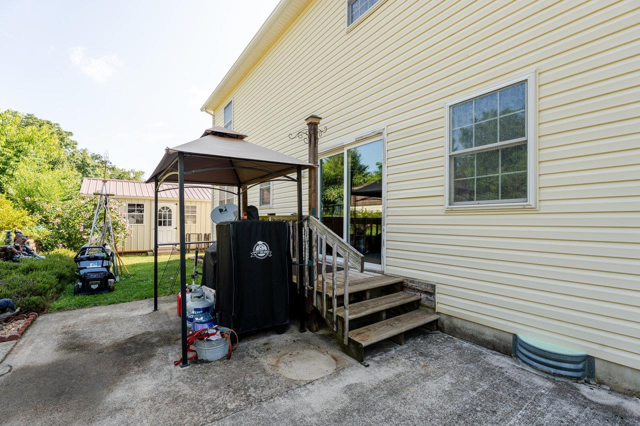 107 ORCHARD RD, STAUNTON, Virginia 24401, 5 Bedrooms Bedrooms, ,3 BathroomsBathrooms,Residential,107 ORCHARD RD,666935 MLS # 666935