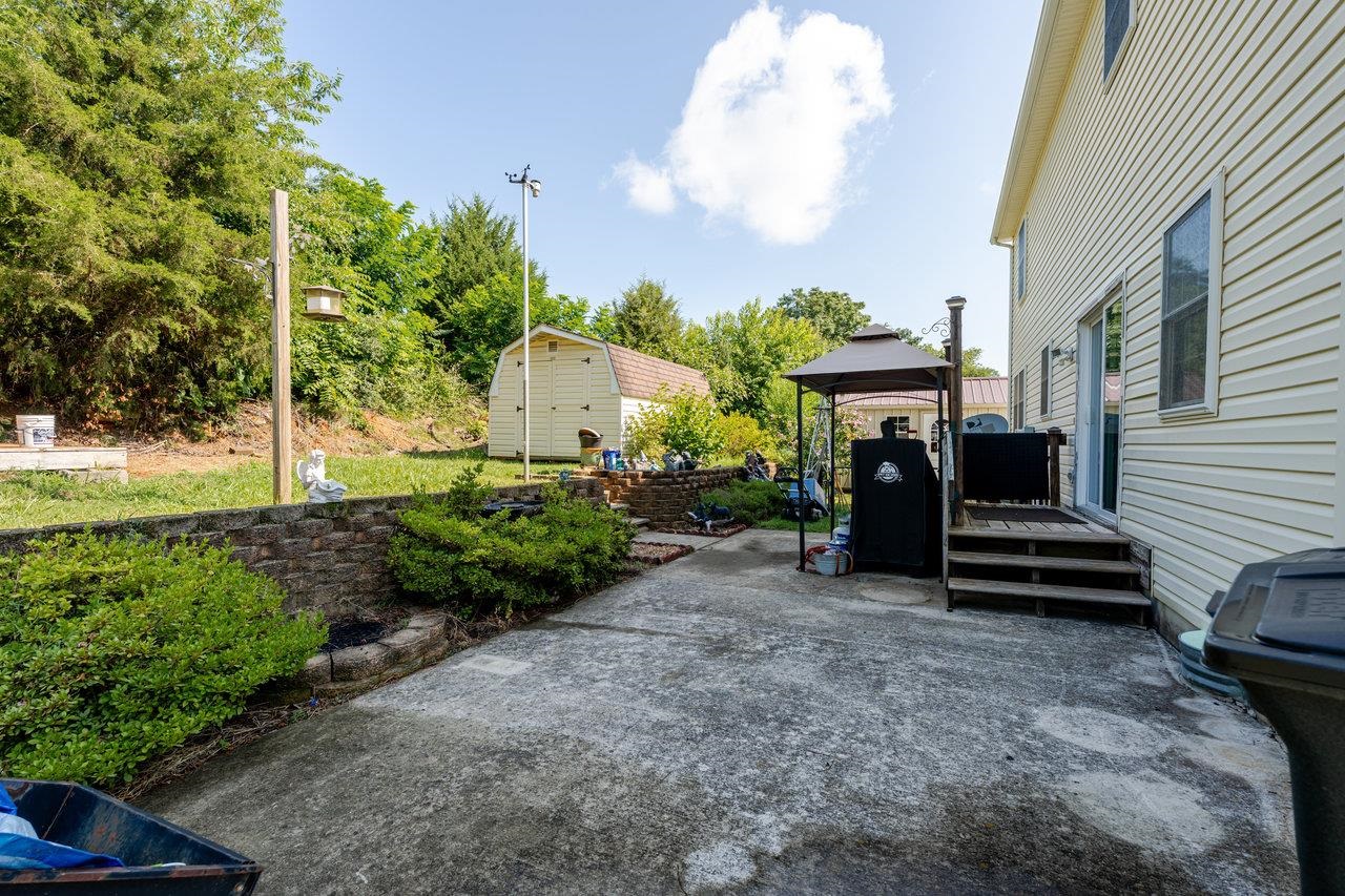 107 ORCHARD RD, STAUNTON, Virginia 24401, 5 Bedrooms Bedrooms, ,3 BathroomsBathrooms,Residential,107 ORCHARD RD,666935 MLS # 666935