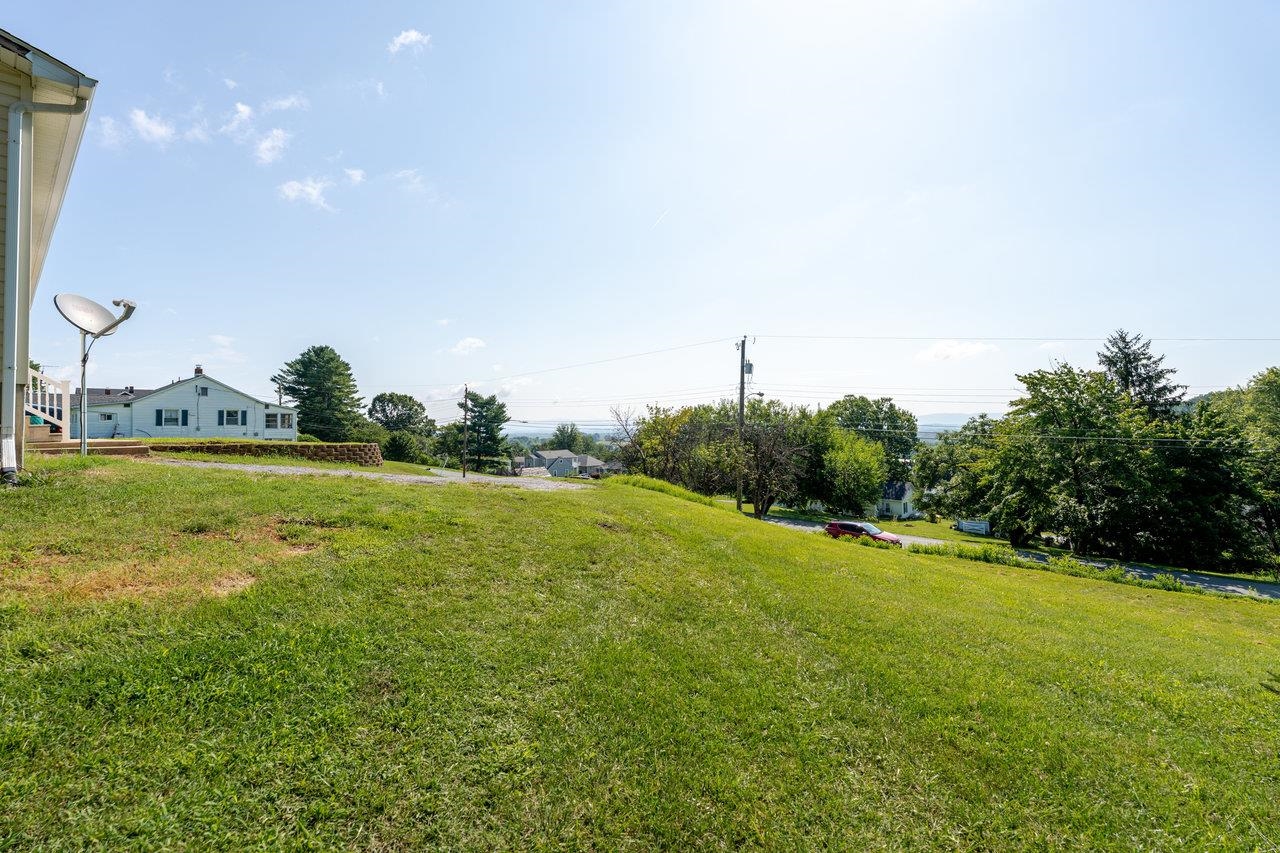 107 ORCHARD RD, STAUNTON, Virginia 24401, 5 Bedrooms Bedrooms, ,3 BathroomsBathrooms,Residential,107 ORCHARD RD,666935 MLS # 666935