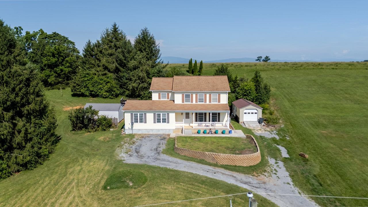 107 ORCHARD RD, STAUNTON, Virginia 24401, 5 Bedrooms Bedrooms, ,3 BathroomsBathrooms,Residential,107 ORCHARD RD,666935 MLS # 666935