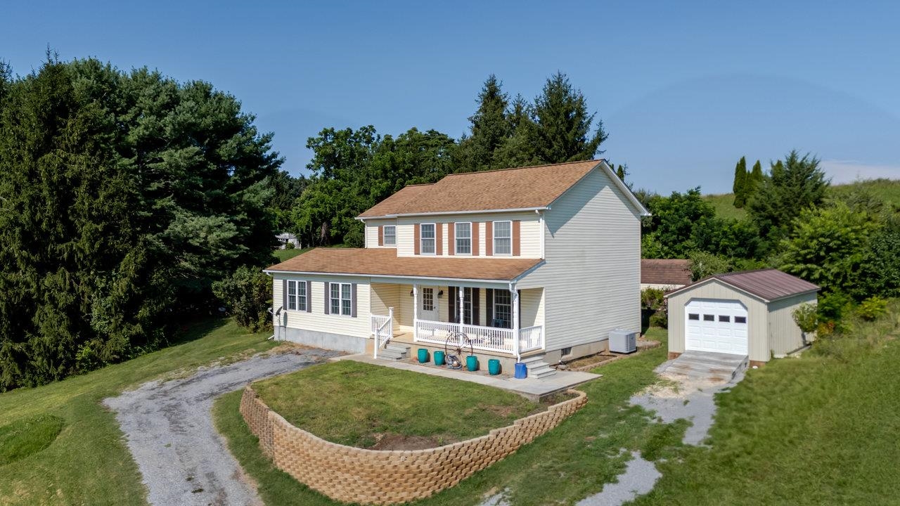 107 ORCHARD RD, STAUNTON, Virginia 24401, 5 Bedrooms Bedrooms, ,3 BathroomsBathrooms,Residential,107 ORCHARD RD,666935 MLS # 666935