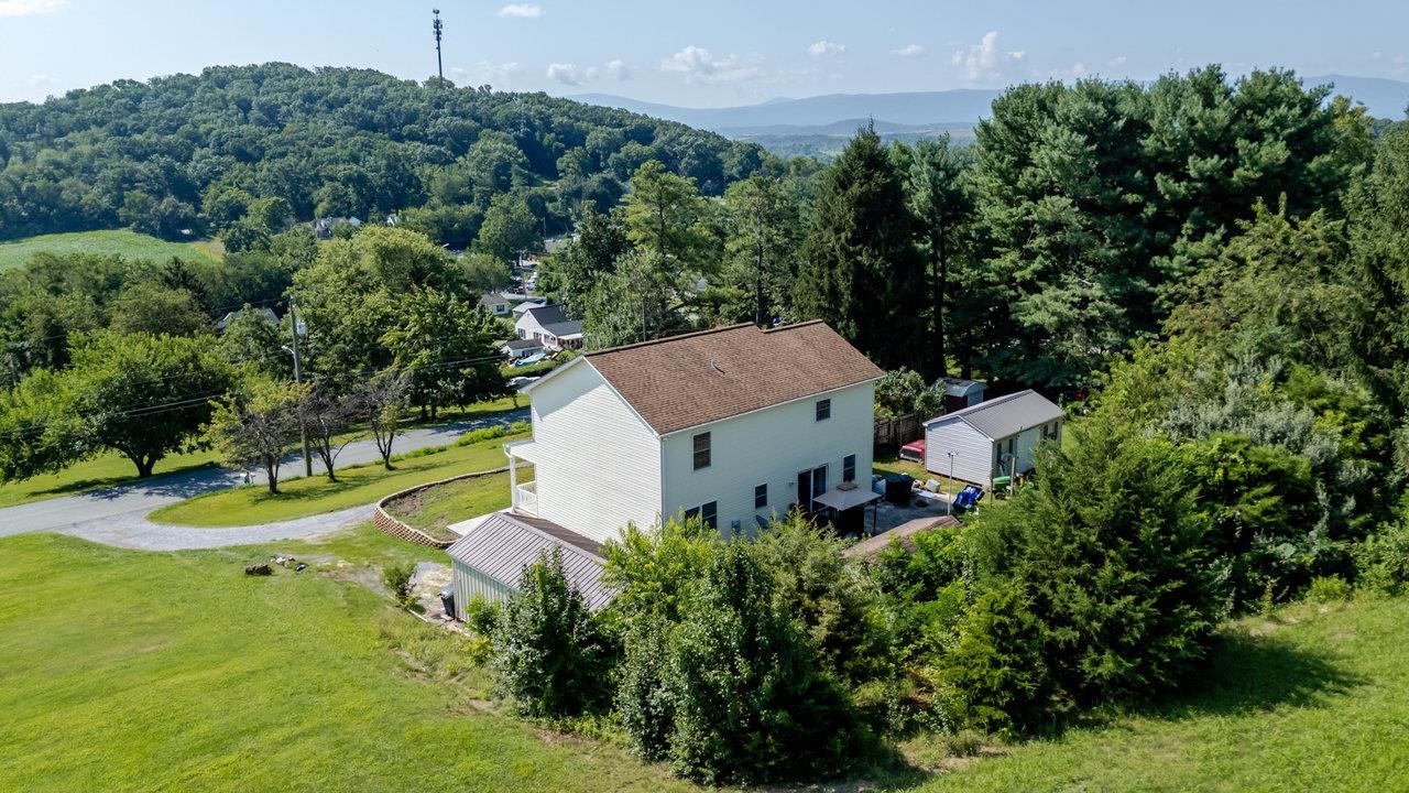 107 ORCHARD RD, STAUNTON, Virginia 24401, 5 Bedrooms Bedrooms, ,3 BathroomsBathrooms,Residential,107 ORCHARD RD,666935 MLS # 666935