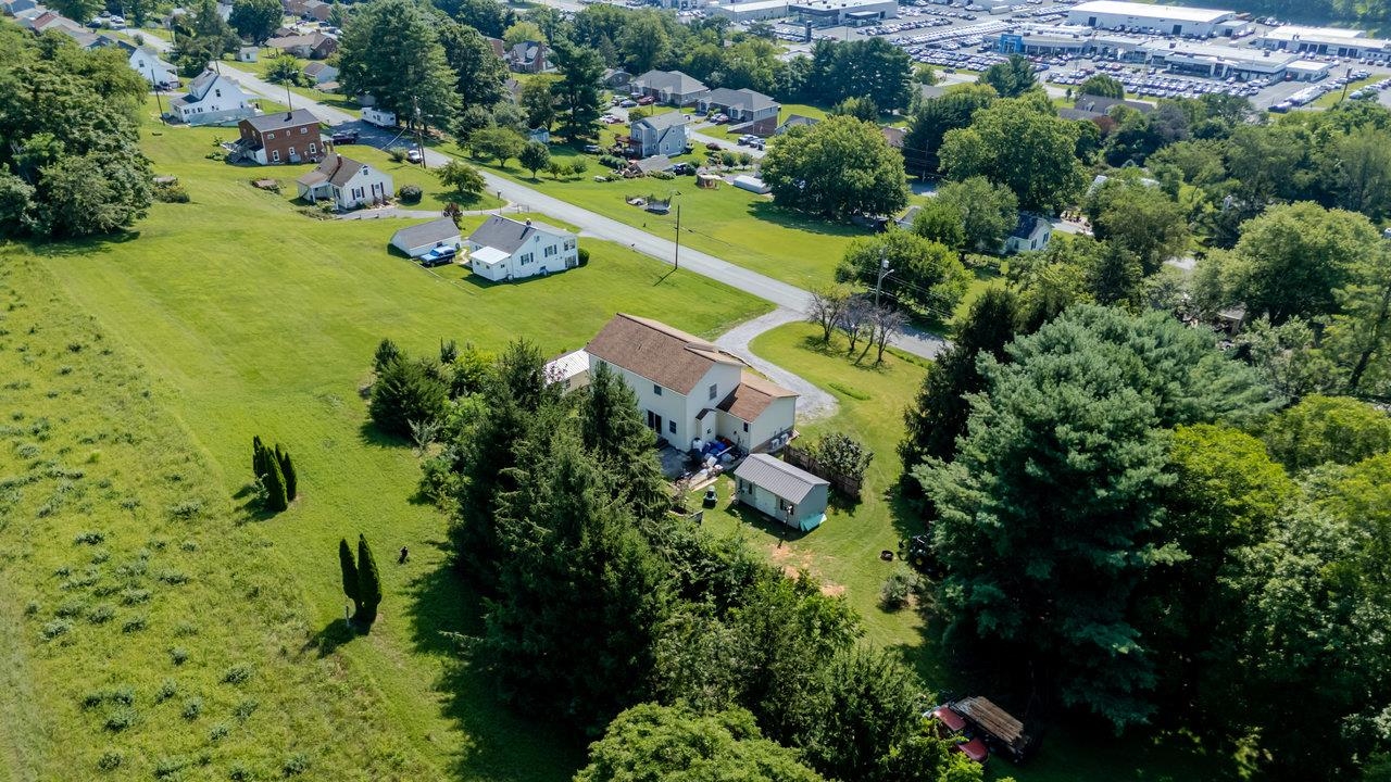 107 ORCHARD RD, STAUNTON, Virginia 24401, 5 Bedrooms Bedrooms, ,3 BathroomsBathrooms,Residential,107 ORCHARD RD,666935 MLS # 666935