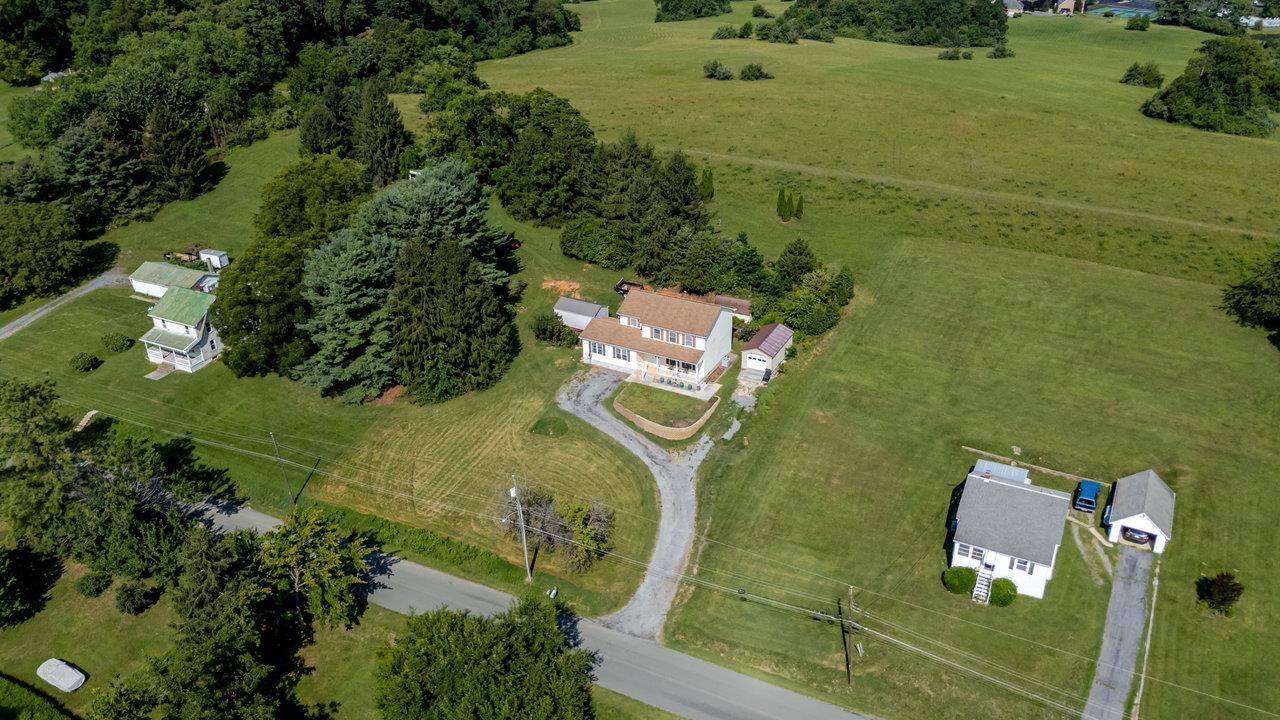 107 ORCHARD RD, STAUNTON, Virginia 24401, 5 Bedrooms Bedrooms, ,3 BathroomsBathrooms,Residential,107 ORCHARD RD,666935 MLS # 666935