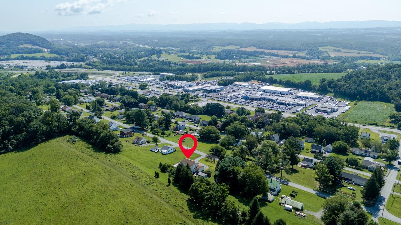 107 ORCHARD RD, STAUNTON, Virginia 24401, 5 Bedrooms Bedrooms, ,3 BathroomsBathrooms,Residential,107 ORCHARD RD,666935 MLS # 666935