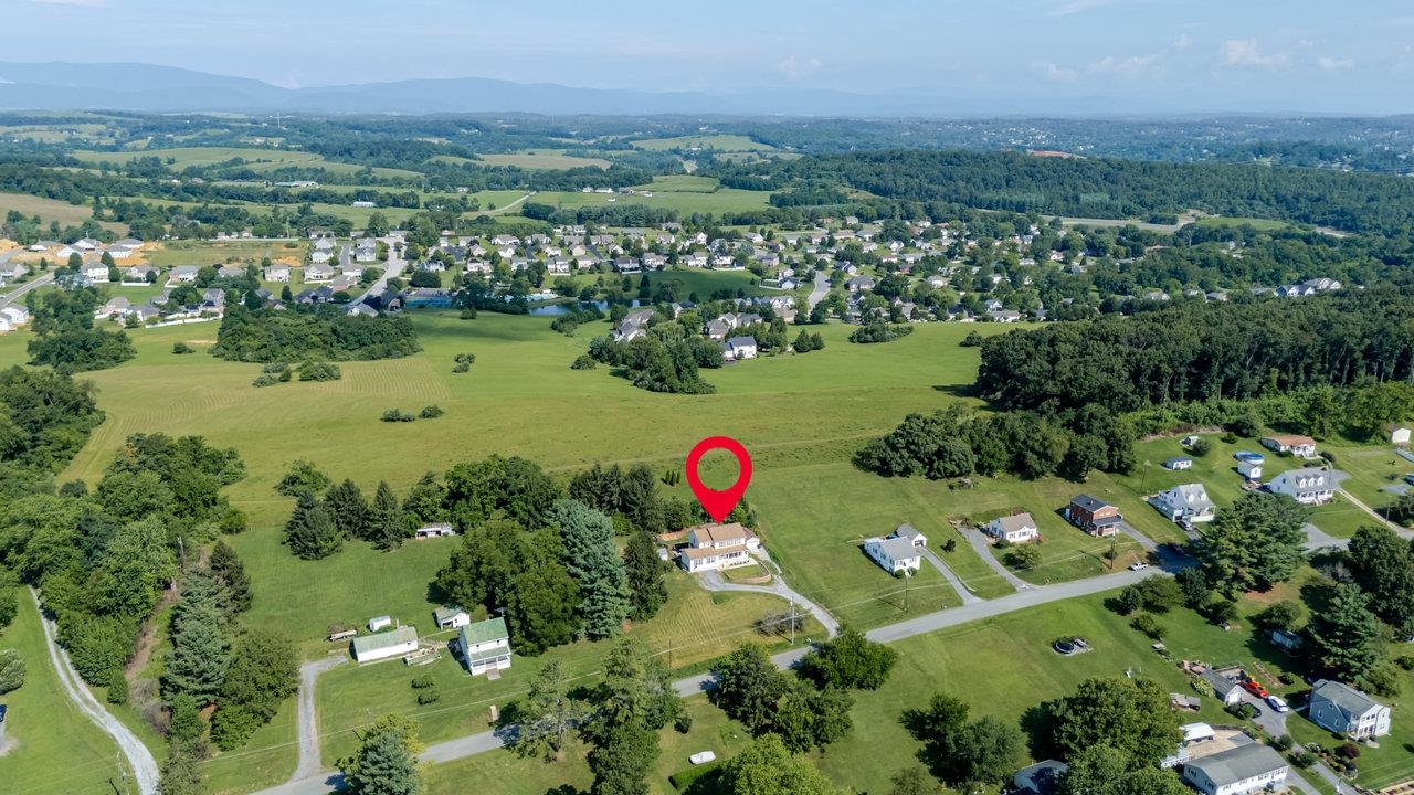 107 ORCHARD RD, STAUNTON, Virginia 24401, 5 Bedrooms Bedrooms, ,3 BathroomsBathrooms,Residential,107 ORCHARD RD,666935 MLS # 666935