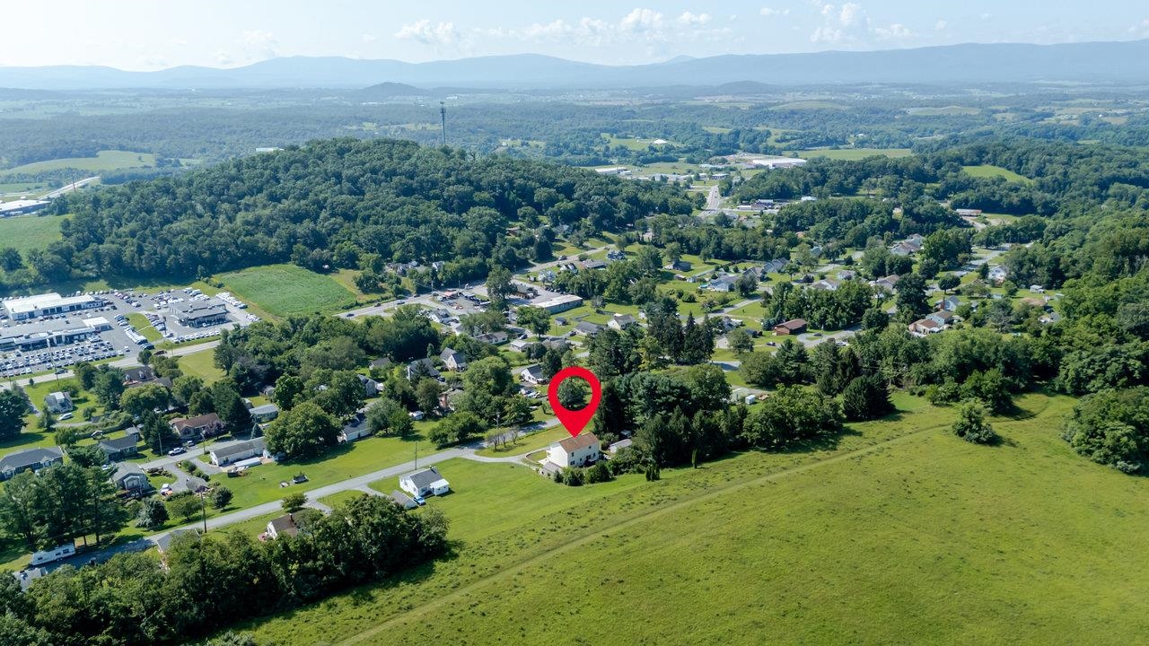 107 ORCHARD RD, STAUNTON, Virginia 24401, 5 Bedrooms Bedrooms, ,3 BathroomsBathrooms,Residential,107 ORCHARD RD,666935 MLS # 666935