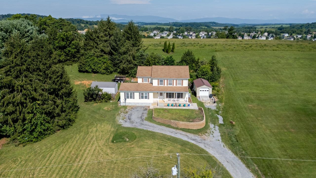 107 ORCHARD RD, STAUNTON, Virginia 24401, 5 Bedrooms Bedrooms, ,3 BathroomsBathrooms,Residential,107 ORCHARD RD,666935 MLS # 666935