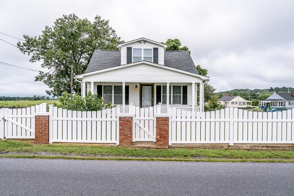 164 FLEEBURG RD, SHENANDOAH, Virginia 22849, 3 Bedrooms Bedrooms, ,1 BathroomBathrooms,Residential,164 FLEEBURG RD,666938 MLS # 666938