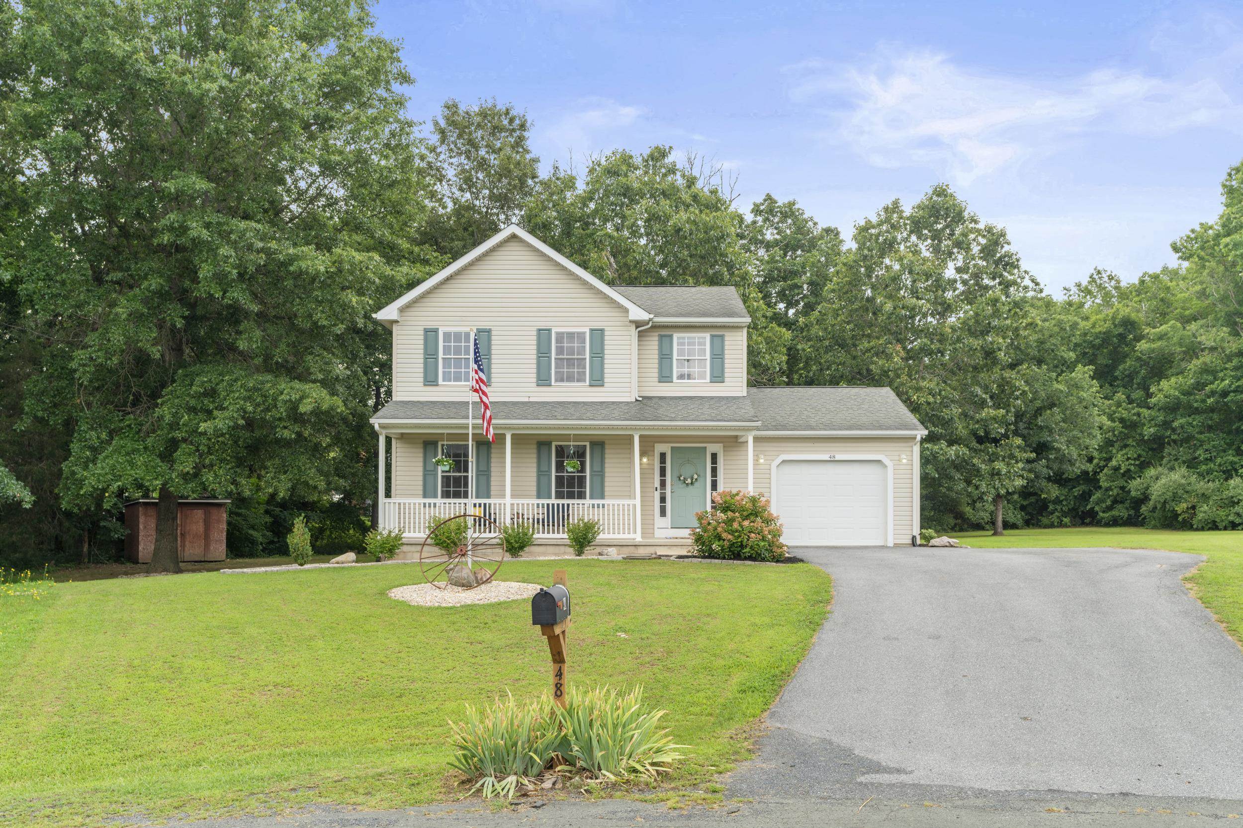 48 BENTLEY CIR, GROTTOES, Virginia 24441, 3 Bedrooms Bedrooms, ,2 BathroomsBathrooms,Residential,48 BENTLEY CIR,666949 MLS # 666949