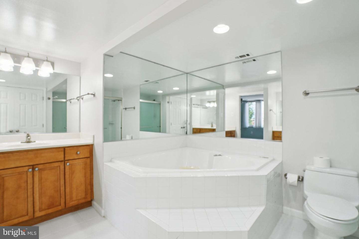 1515 S ARLINGTON RIDGE RD #603, ARLINGTON, Virginia 22202, 2 Bedrooms Bedrooms, ,2 BathroomsBathrooms,Residential,For sale,1515 S ARLINGTON RIDGE RD #603,VAAR2059070 MLS # VAAR2059070