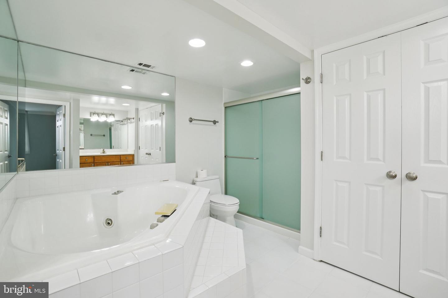 1515 S ARLINGTON RIDGE RD #603, ARLINGTON, Virginia 22202, 2 Bedrooms Bedrooms, ,2 BathroomsBathrooms,Residential,For sale,1515 S ARLINGTON RIDGE RD #603,VAAR2059070 MLS # VAAR2059070
