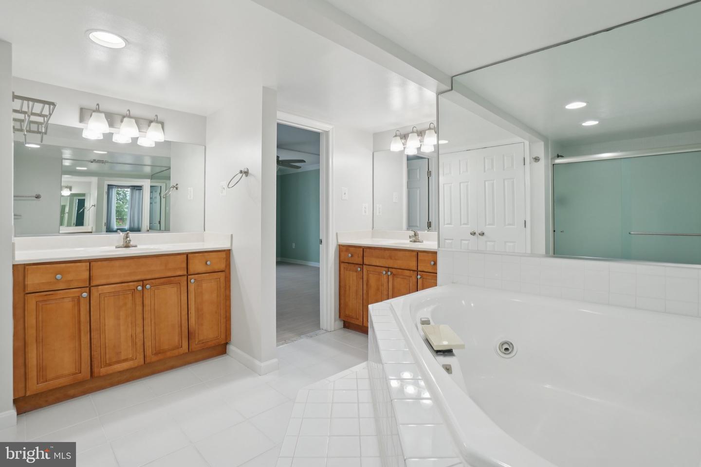 1515 S ARLINGTON RIDGE RD #603, ARLINGTON, Virginia 22202, 2 Bedrooms Bedrooms, ,2 BathroomsBathrooms,Residential,For sale,1515 S ARLINGTON RIDGE RD #603,VAAR2059070 MLS # VAAR2059070