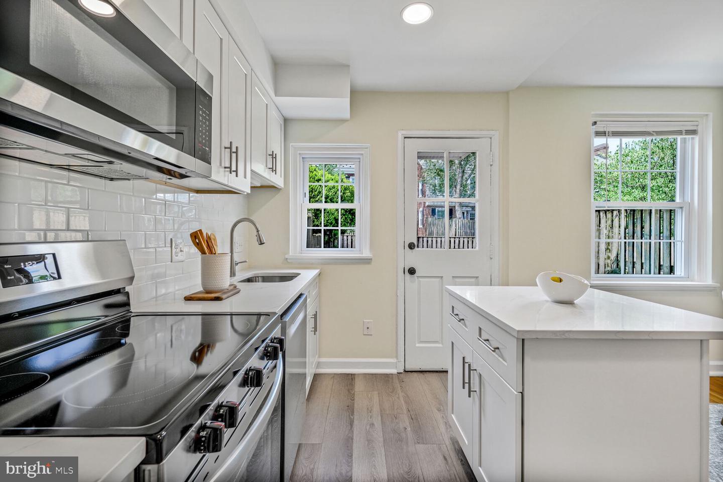 3465 S WAKEFIELD ST S, ARLINGTON, Virginia 22206, 2 Bedrooms Bedrooms, ,2 BathroomsBathrooms,Residential,For sale,3465 S WAKEFIELD ST S,VAAR2059254 MLS # VAAR2059254