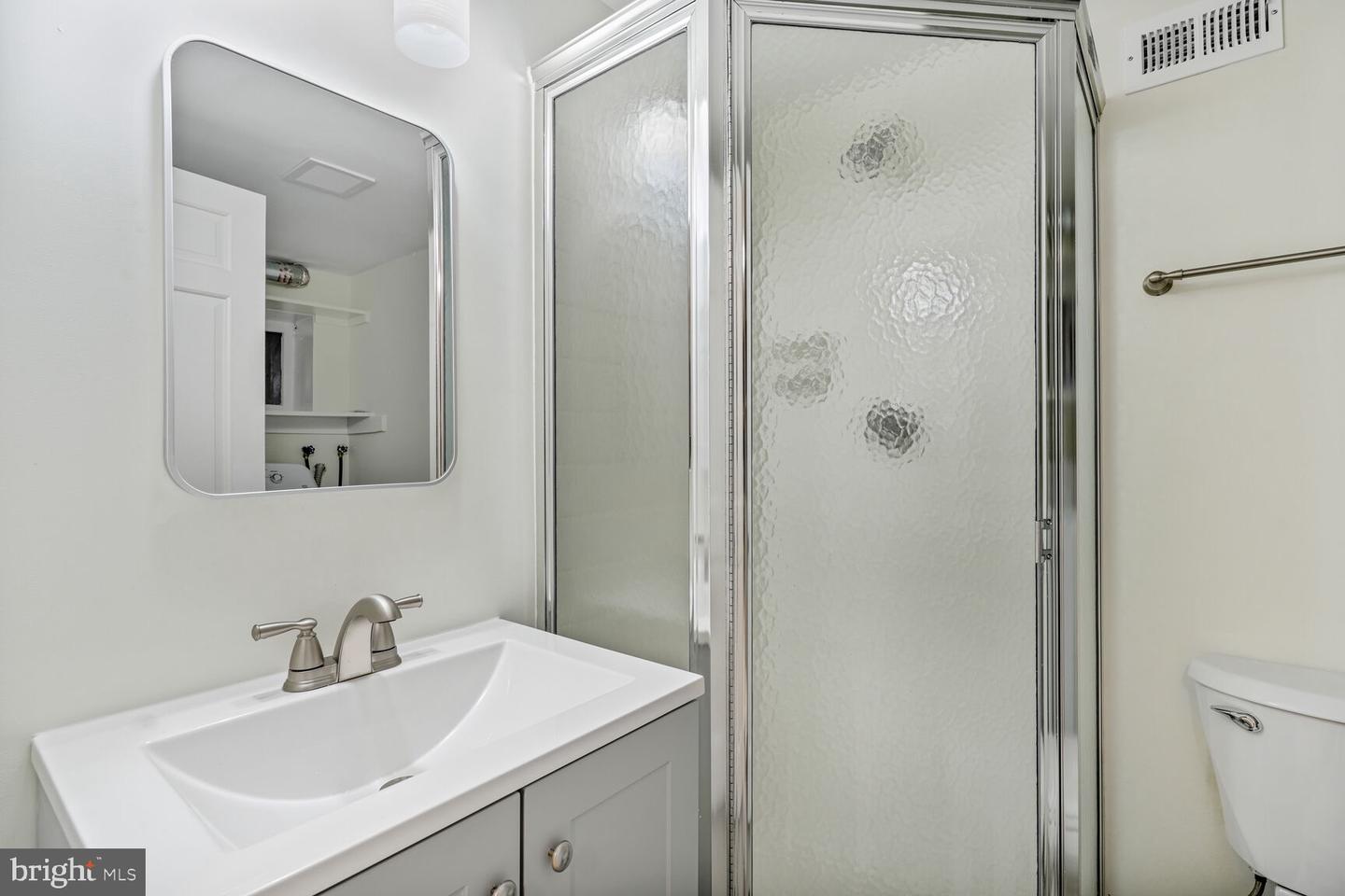 3465 S WAKEFIELD ST S, ARLINGTON, Virginia 22206, 2 Bedrooms Bedrooms, ,2 BathroomsBathrooms,Residential,For sale,3465 S WAKEFIELD ST S,VAAR2059254 MLS # VAAR2059254