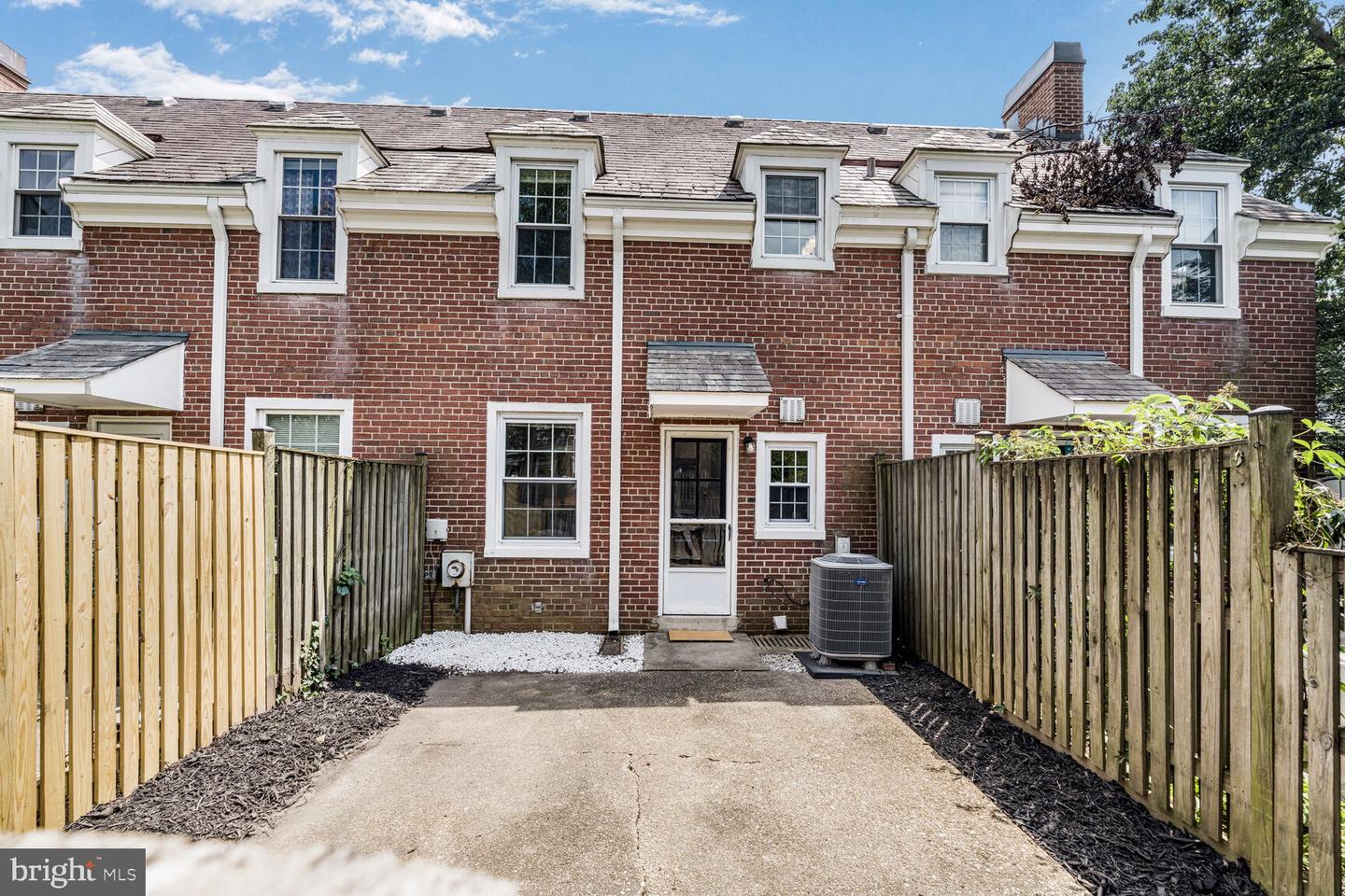 3465 S WAKEFIELD ST S, ARLINGTON, Virginia 22206, 2 Bedrooms Bedrooms, ,2 BathroomsBathrooms,Residential,For sale,3465 S WAKEFIELD ST S,VAAR2059254 MLS # VAAR2059254