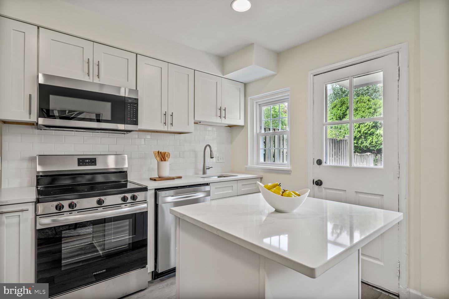 3465 S WAKEFIELD ST S, ARLINGTON, Virginia 22206, 2 Bedrooms Bedrooms, ,2 BathroomsBathrooms,Residential,For sale,3465 S WAKEFIELD ST S,VAAR2059254 MLS # VAAR2059254
