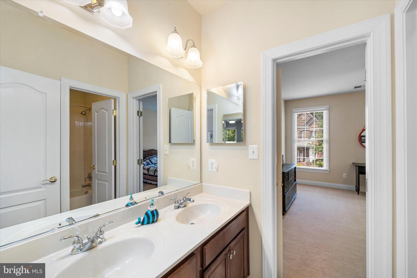 19359 WRENBURY LN, LEESBURG, Virginia 20175, 5 Bedrooms Bedrooms, ,5 BathroomsBathrooms,Residential,For sale,19359 WRENBURY LN,VALO2099702 MLS # VALO2099702