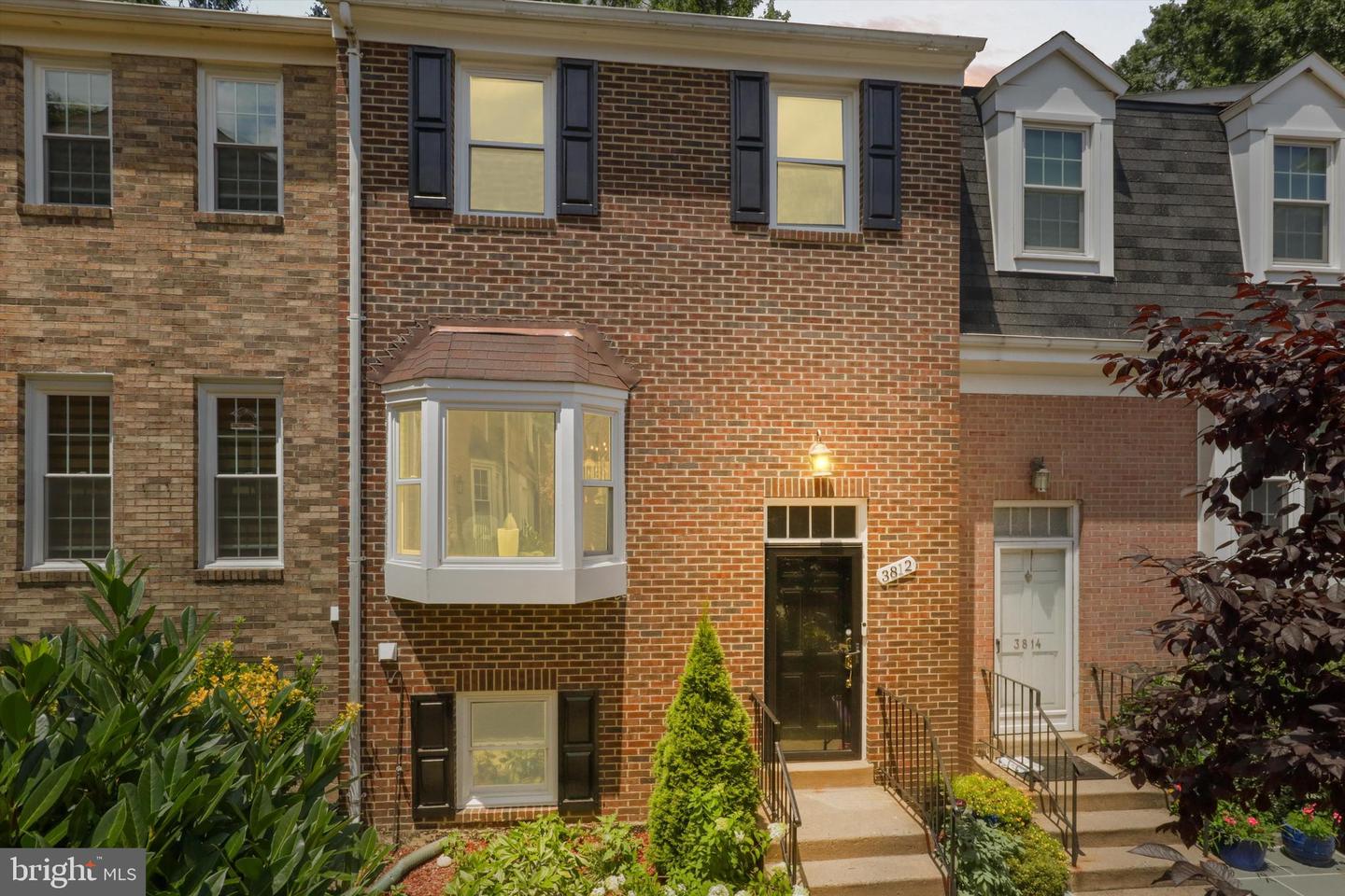 3812 BRIGHTON CT, ALEXANDRIA, Virginia 22305, 4 Bedrooms Bedrooms, ,2 BathroomsBathrooms,Residential,For sale,3812 BRIGHTON CT,VAAX2046632 MLS # VAAX2046632
