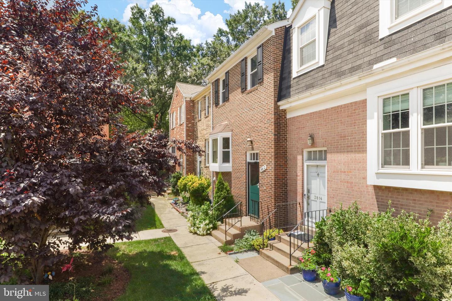 3812 BRIGHTON CT, ALEXANDRIA, Virginia 22305, 4 Bedrooms Bedrooms, ,2 BathroomsBathrooms,Residential,For sale,3812 BRIGHTON CT,VAAX2046632 MLS # VAAX2046632