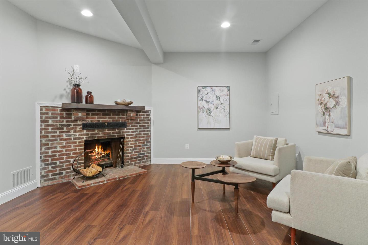 3812 BRIGHTON CT, ALEXANDRIA, Virginia 22305, 4 Bedrooms Bedrooms, ,2 BathroomsBathrooms,Residential,For sale,3812 BRIGHTON CT,VAAX2046632 MLS # VAAX2046632