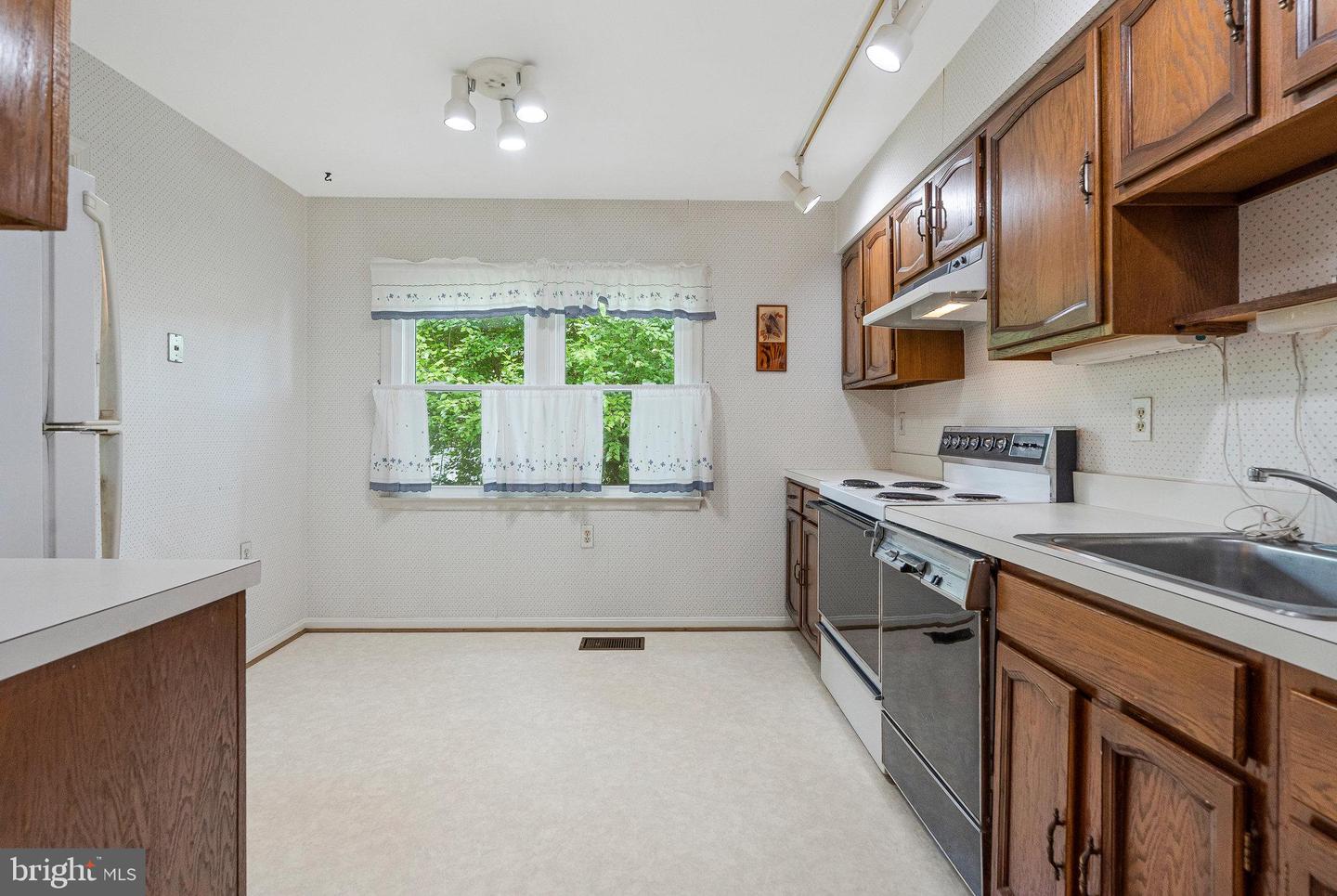 201 MORVEN PARK RD NW, LEESBURG, Virginia 20176, 3 Bedrooms Bedrooms, ,3 BathroomsBathrooms,Residential,For sale,201 MORVEN PARK RD NW,VALO2100016 MLS # VALO2100016