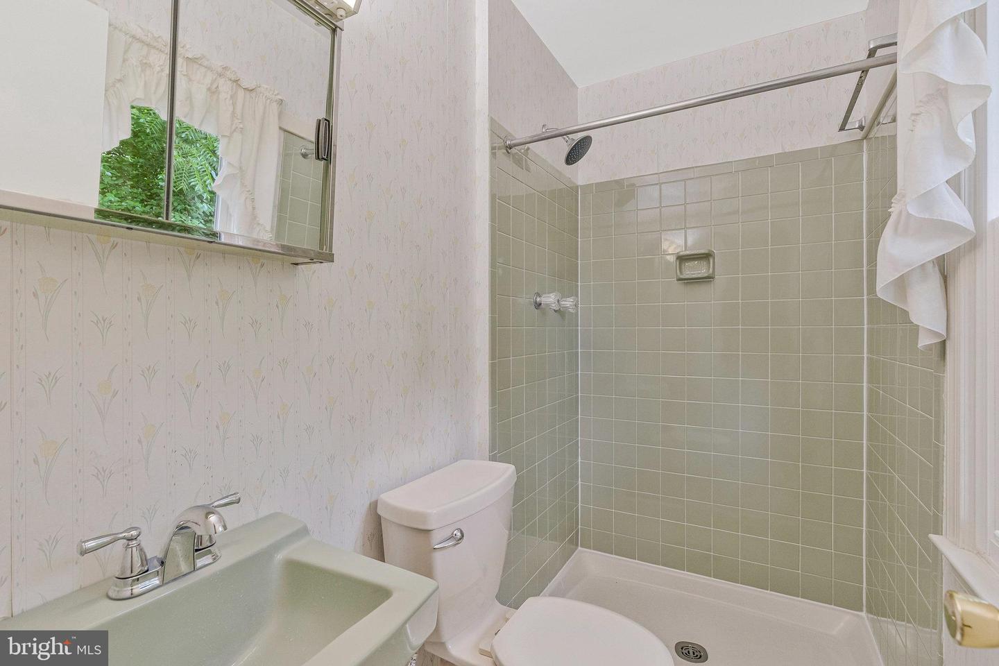 201 MORVEN PARK RD NW, LEESBURG, Virginia 20176, 3 Bedrooms Bedrooms, ,3 BathroomsBathrooms,Residential,For sale,201 MORVEN PARK RD NW,VALO2100016 MLS # VALO2100016