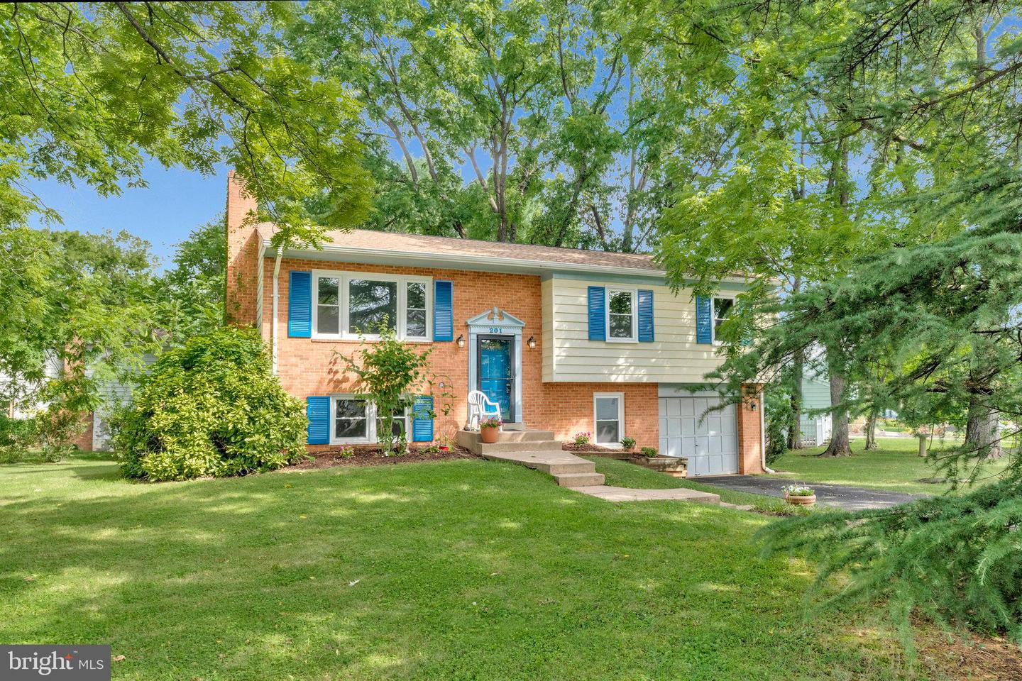 201 MORVEN PARK RD NW, LEESBURG, Virginia 20176, 3 Bedrooms Bedrooms, ,3 BathroomsBathrooms,Residential,For sale,201 MORVEN PARK RD NW,VALO2100016 MLS # VALO2100016