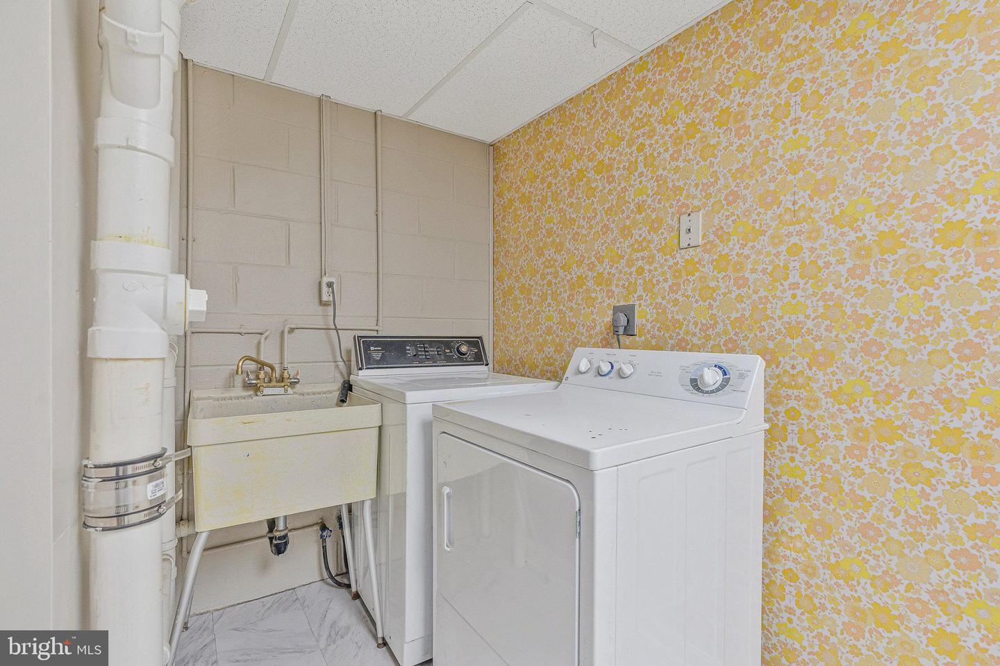 201 MORVEN PARK RD NW, LEESBURG, Virginia 20176, 3 Bedrooms Bedrooms, ,3 BathroomsBathrooms,Residential,For sale,201 MORVEN PARK RD NW,VALO2100016 MLS # VALO2100016
