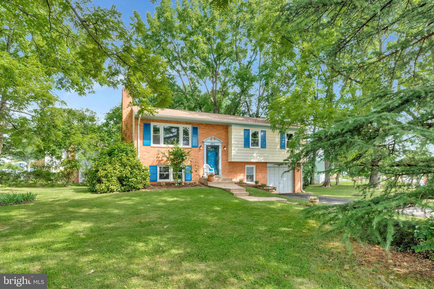 201 MORVEN PARK RD NW, LEESBURG, Virginia 20176, 3 Bedrooms Bedrooms, ,3 BathroomsBathrooms,Residential,For sale,201 MORVEN PARK RD NW,VALO2100016 MLS # VALO2100016